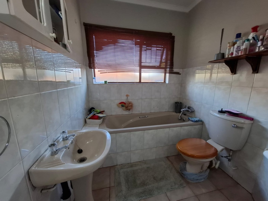 2 Bedroom Property for Sale in Langenhovenpark Free State
